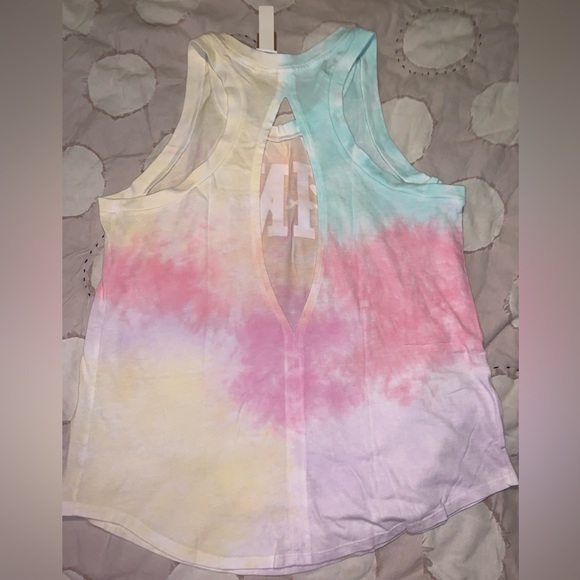 VS Pink Freya Tie Dye 2-Piece SET Tank Top & Matching Tie Dye Boyfriend Shorts - Picture 4 of 8